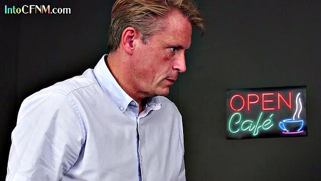 Amateur CFNM deepthroating a guy