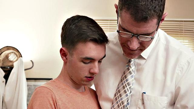 Petite twink analyzed on ultrasound at doctor infirmary