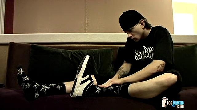 Cum-Coated Feet With Str8 Ian - Ian Madrox