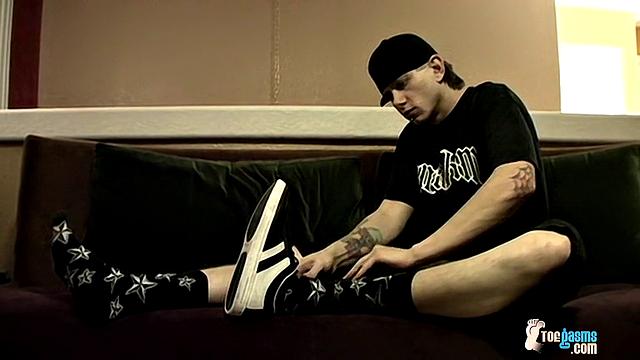 Cum-Coated Feet With Str8 Ian - Ian Madrox