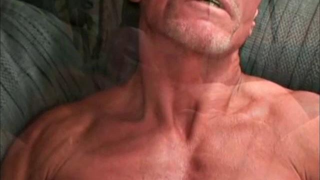 This 42 year old, 5'6" carpenter enjoys working out and sex