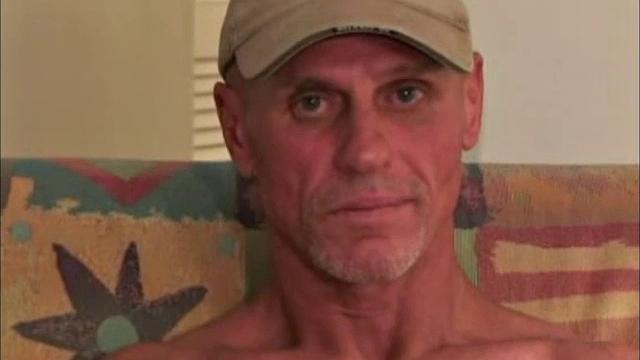 This 42 year old, 5'6" carpenter enjoys working out and sex