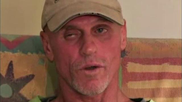 This 42 year old, 5'6" carpenter enjoys working out and sex