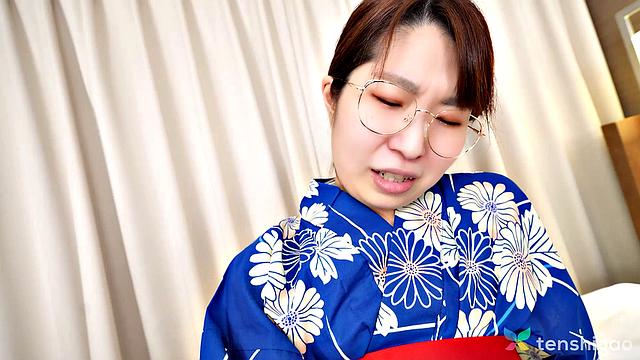 Momoko Azuma returns and wears a yakata to masturbate