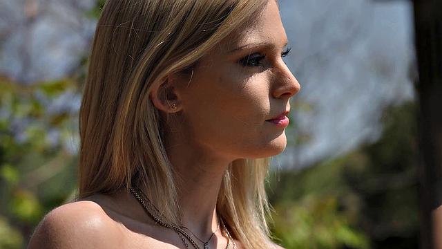 21 SEXTURY - Gorgeous Candee Licious Loves Getting Both Holes Fucked At The Same Time