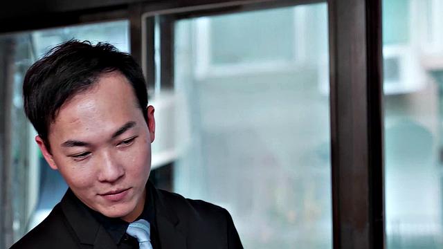 шефиха не только командует, но и ловит кончу на колготки