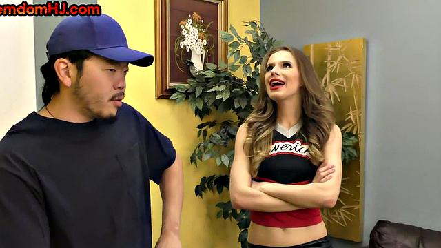 Nasty femina seduces guy before blowing his dick