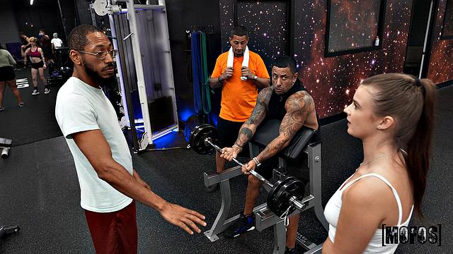 sky wonderland сносит крышу от дикого трахa с lucas frost