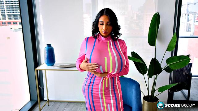 Mariza Rabbit: Tits & Ass Cleavage