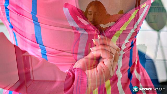 Mariza Rabbit: Tits & Ass Cleavage