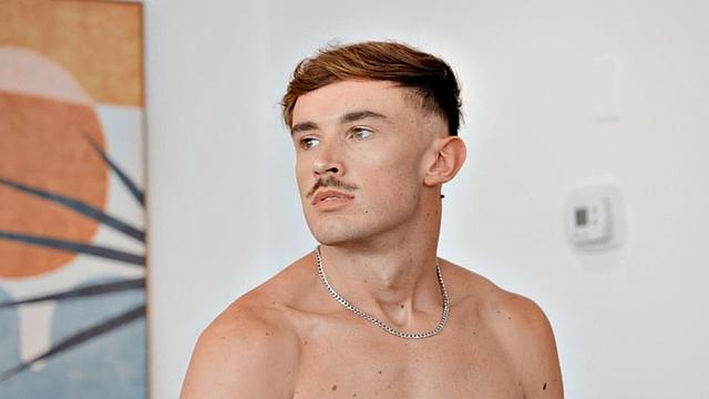 Solo inked jock wanking his cock on his first casting