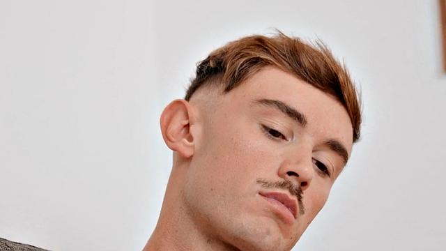 Solo inked jock wanking his cock on his first casting