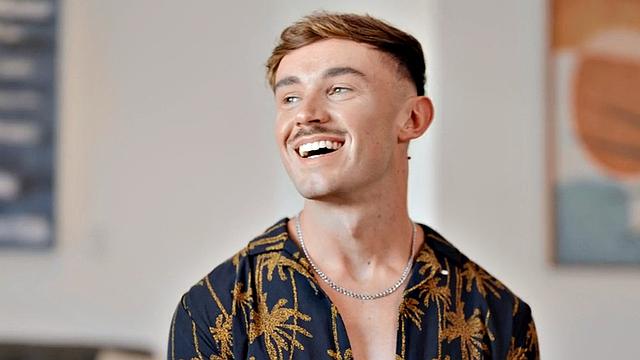 Solo inked jock wanking his cock on his first casting