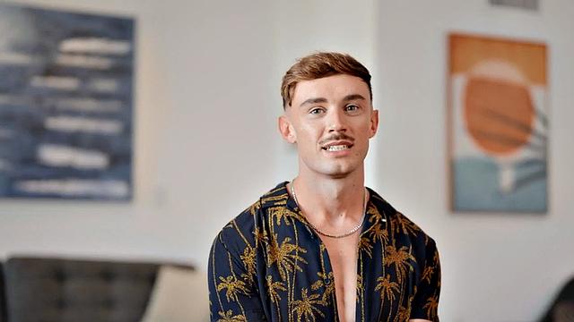 Solo inked jock wanking his cock on his first casting