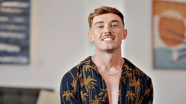 Solo inked jock wanking his cock on his first casting