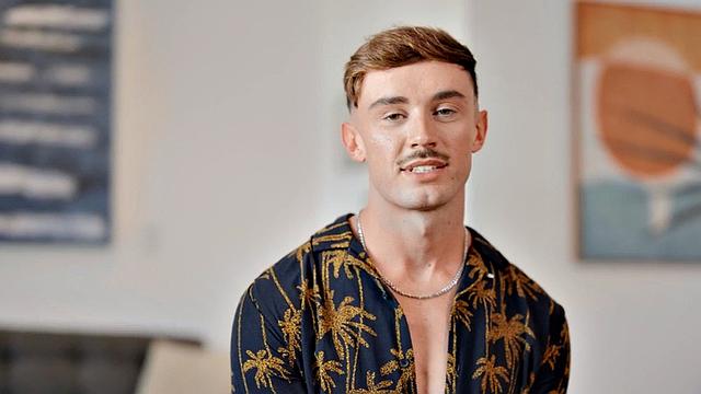 Solo inked jock wanking his cock on his first casting