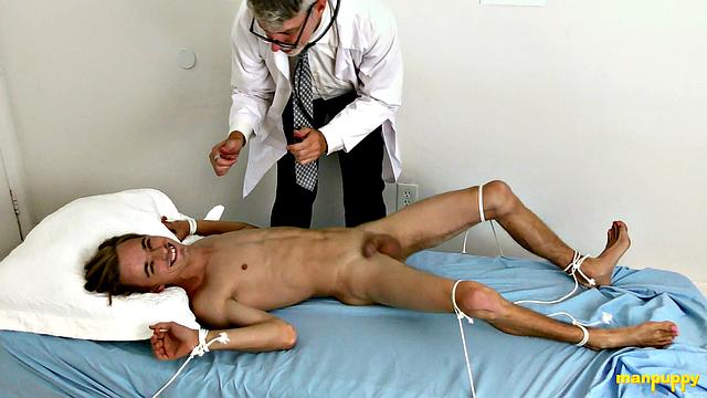 Doctor Gives Twink a Tickling Test - Frank Funsize &amp;amp; Richard Lennox