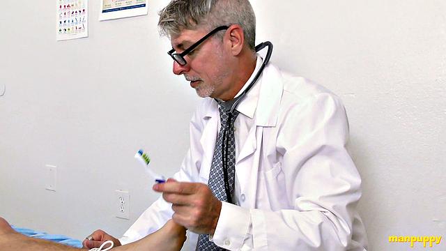 Doctor Gives Twink a Tickling Test - Frank Funsize &amp;amp; Richard Lennox