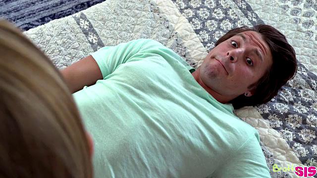 Step Sister Practices CPR - S16:E1