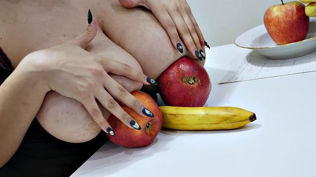 Bonne Shine: Young & Curvaceous