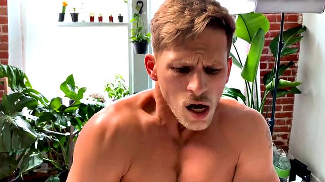 Hunky cub spitroasted by muscled tops in threesome