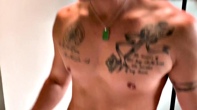 Hunky cub spitroasted by muscled tops in threesome