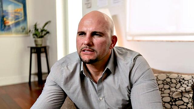 ава эден залезла к соседу и получила по полной в гостиной