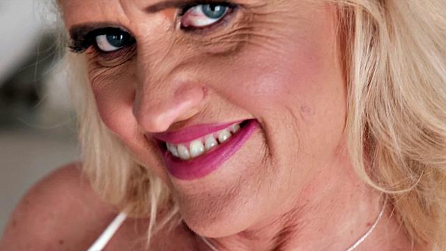 A new MILF with amazing ass