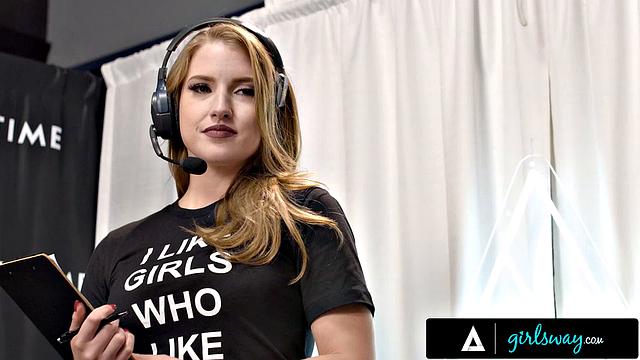 Октавиа Ред страстно соблазняет Кенну Джеймс языком и пальцами перед собеседованием, лесбийский секс на публике и 69 удовольствие.