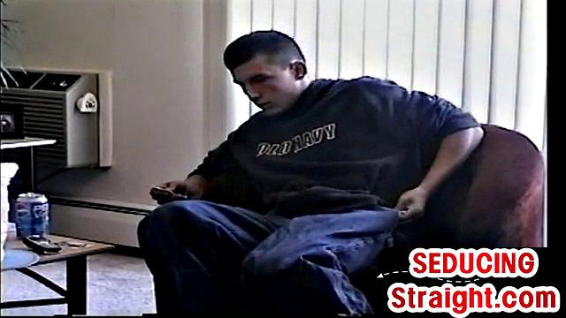 21yo str8 guy wanks in amateur solo video for gay porn