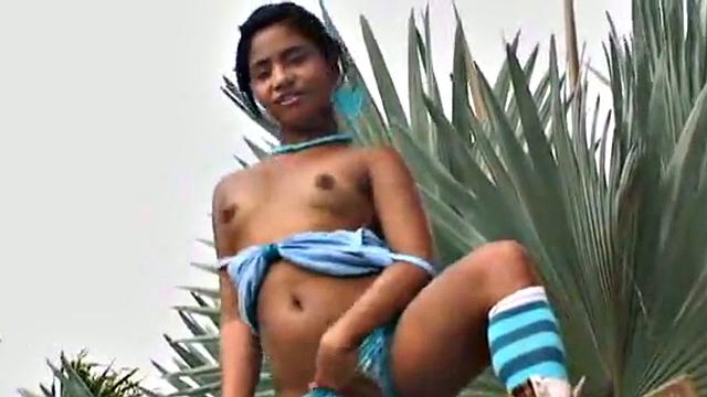 Tobie Teen Fingering Picnic Orgasm