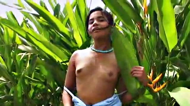 Tobie Teen Fingering Picnic Orgasm