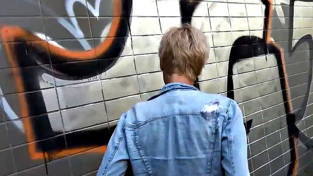 Немецкая милфа жаждет жёсткого секса на природе прямо в POV