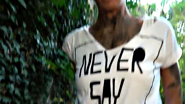 Немецкая милфа жаждет жёсткого секса на природе прямо в POV