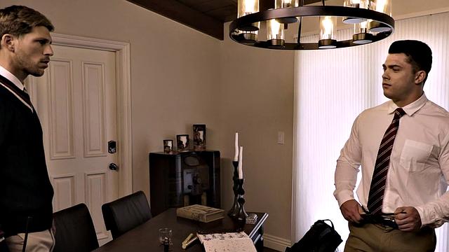 Sturdy bottom deepthroating while drilled by jock