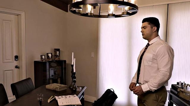 Sturdy bottom deepthroating while drilled by jock