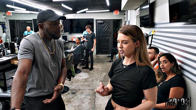 стриженка у мастера: lucky anne чешет паркеру не только волосы