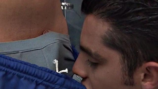 Латино парень развлекает парня минетом перед анальным марафоном - вот это смена ролей в паре!