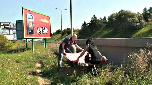 Teen fucked by oldie in outdoor scene