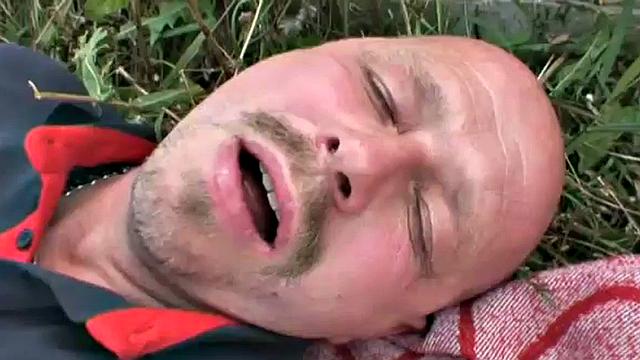 Teen fucked by oldie in outdoor scene