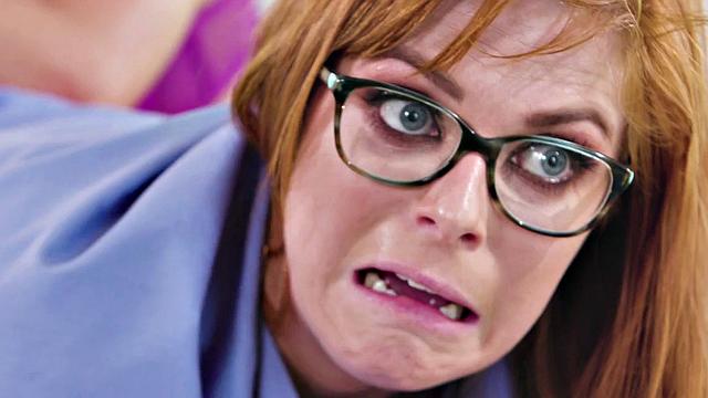 Лесбиянки сперва заливают всё, потом проверяют кулаком, насколько широка попка