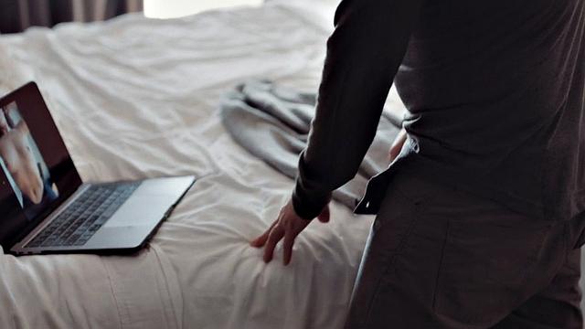 Redhead stepdaughter deepthroats stepdad after sex