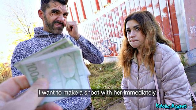 Испанская блондинка Валентина Лапьедра сосет и трахается с большим членом на кастинге