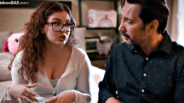 интеллигентка в очках яростно скачет и получает глубокий трах от любовника