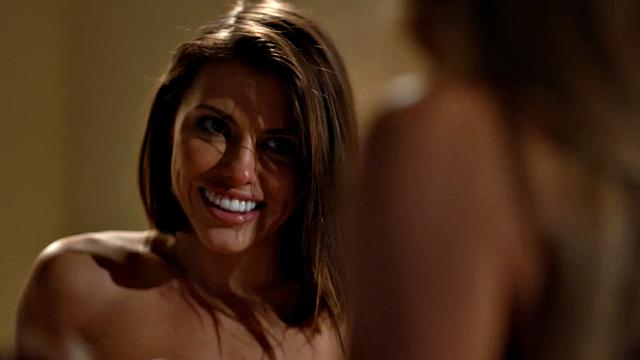 Две дикие лезбиянки с волосатыми кисками трутся и жадно вылизывают друг друга