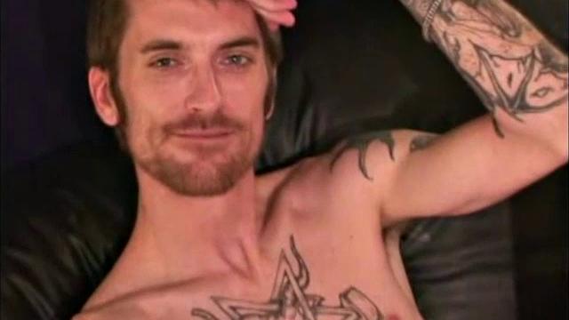 I can't say for sure exactly what it is about Anthony that I find so sexy, but something is there. His youthful love for skateboarding, coupled with a masculine and edgy lifestyle, make for an interesting combination.