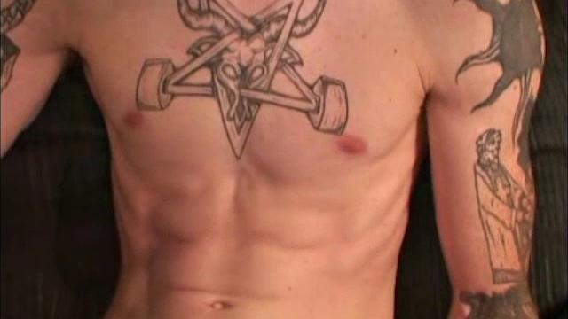 I can't say for sure exactly what it is about Anthony that I find so sexy, but something is there. His youthful love for skateboarding, coupled with a masculine and edgy lifestyle, make for an interesting combination.