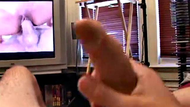 Amateur Mac Wood Jerking Off