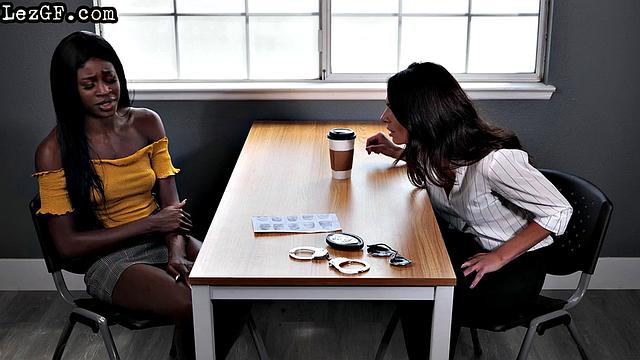 Curvy nubian goddess grinding