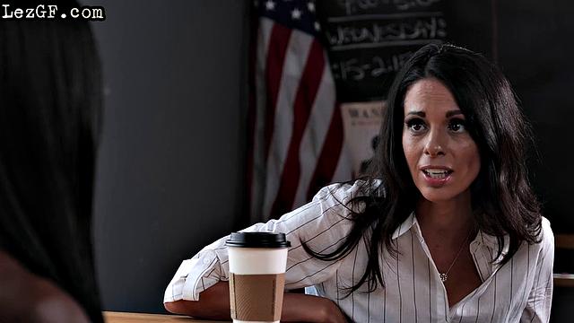 Curvy nubian goddess grinding